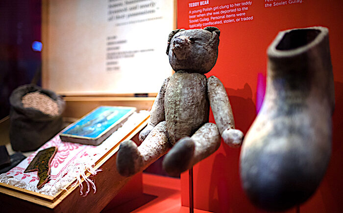 Click to enlarge Bear display