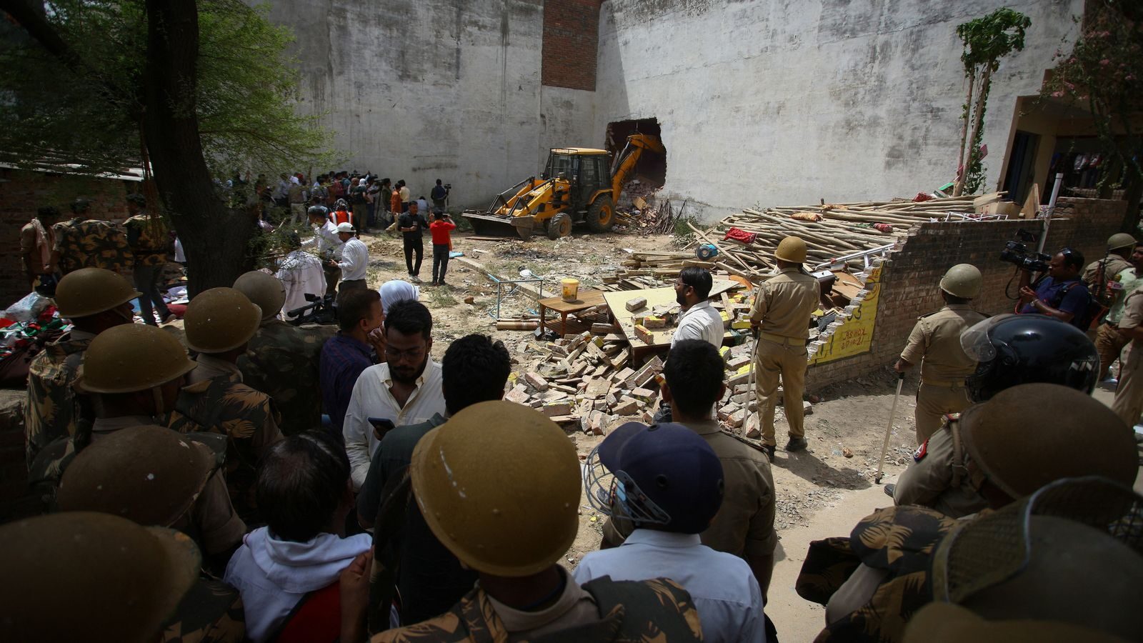 Click to enlarge house demolition muslim