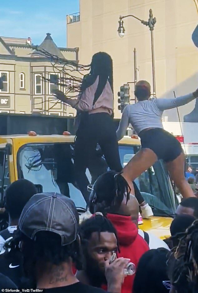 Click to enlarge twerking cop car