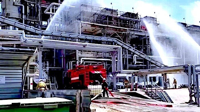 Click to enlarge oil refinery blzaze