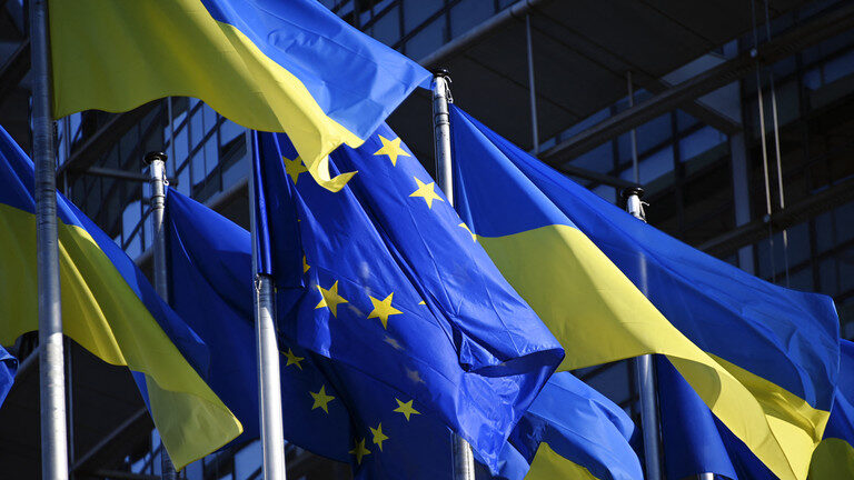 Click to enlarge EU Ukraine flags