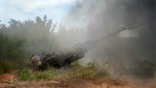 Click to enlarge howitzer ukraine rocket