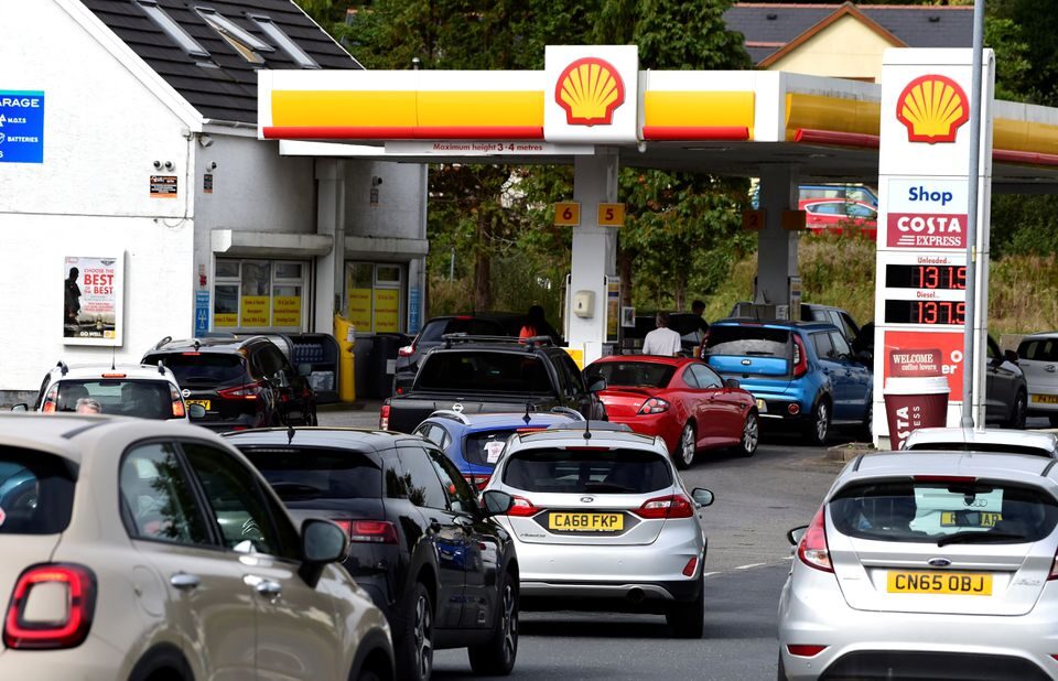 cars queue for gas