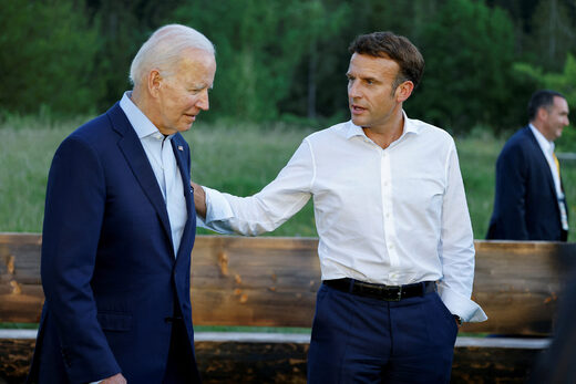 Click to enlarge biden macron