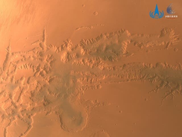 Click to enlarge mars surface Tianwen-1 probe Valles Marineris