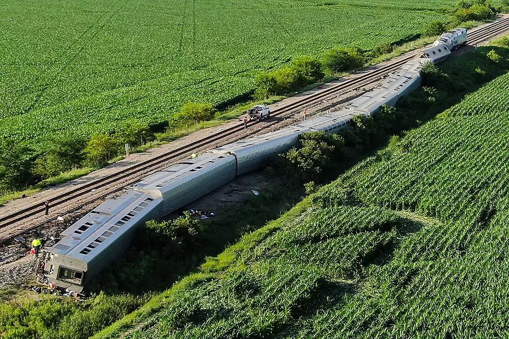 Amtrak train near Mendon, Missouri
