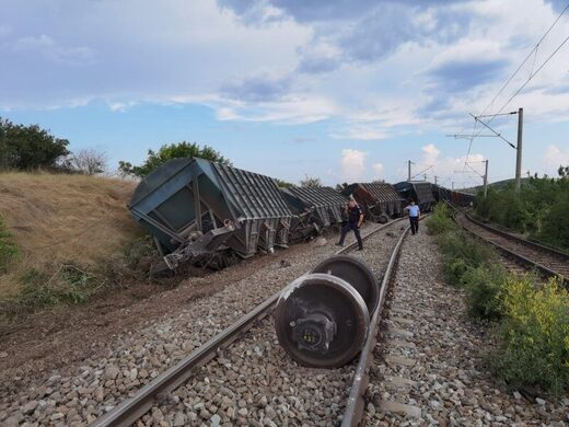train derailment romania
