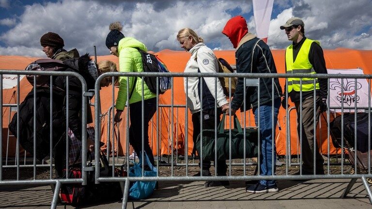Click to enlarge Ukrainian refugees on the Polish border.