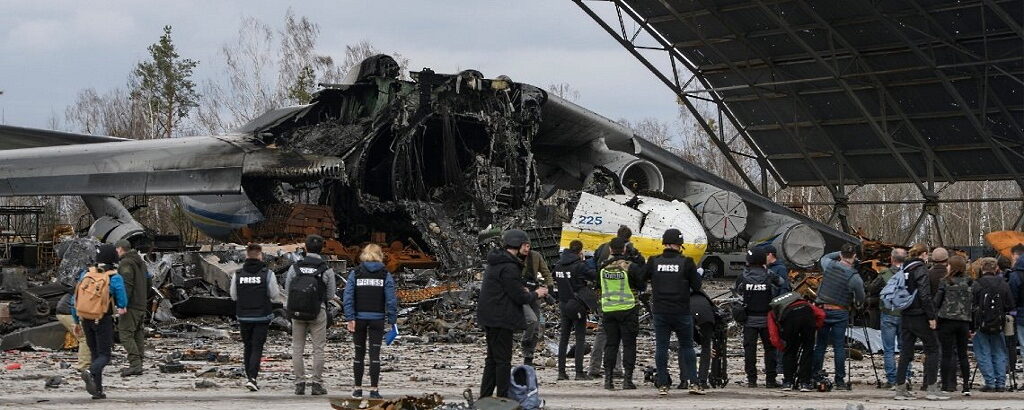 Click to enlarge journalists hostomel ukraine Mriya