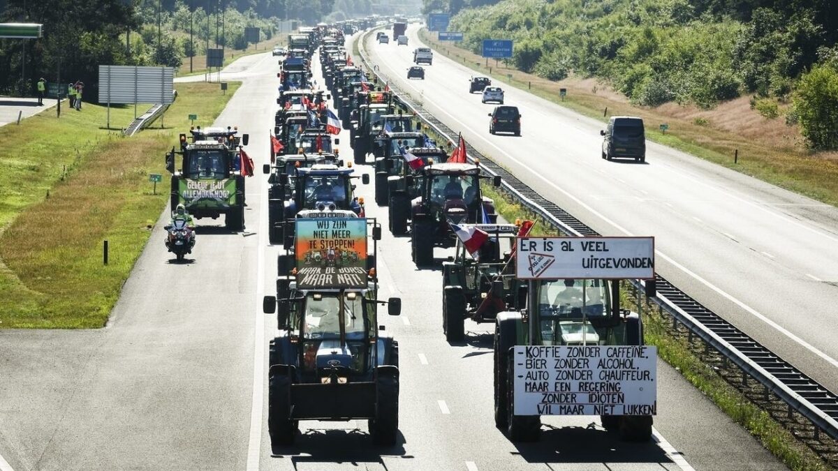 Click to enlarge Dutch farmers protest