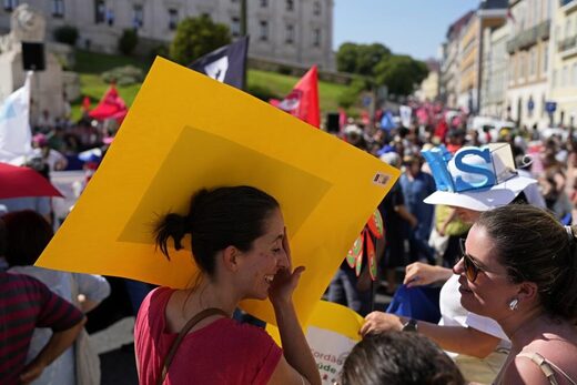 Click to enlarge Lisbon protestor