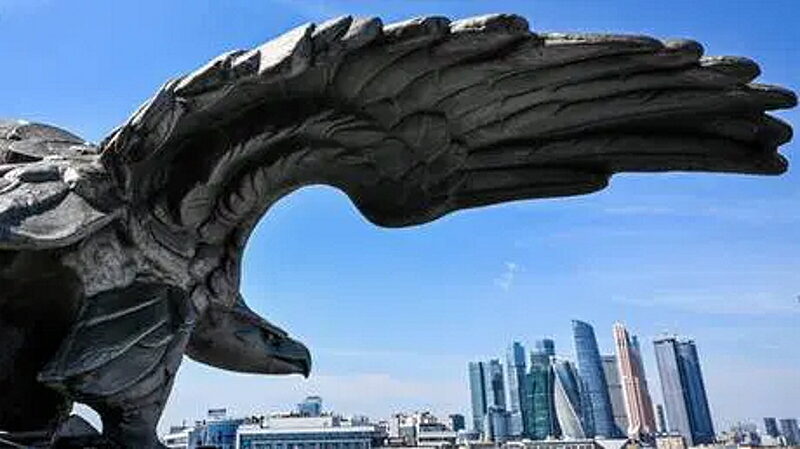 Click to enlarge Kievsky railway station eagle moscow