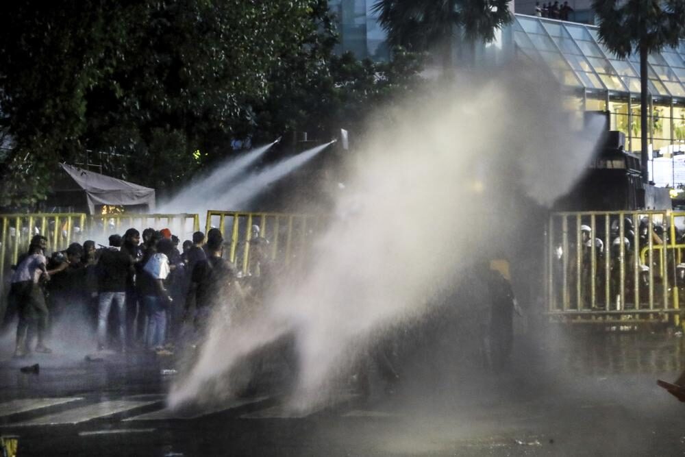 Click to enlarge sri lanka protests