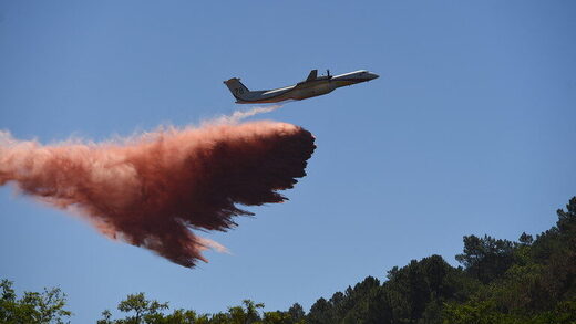 france wildfire plane