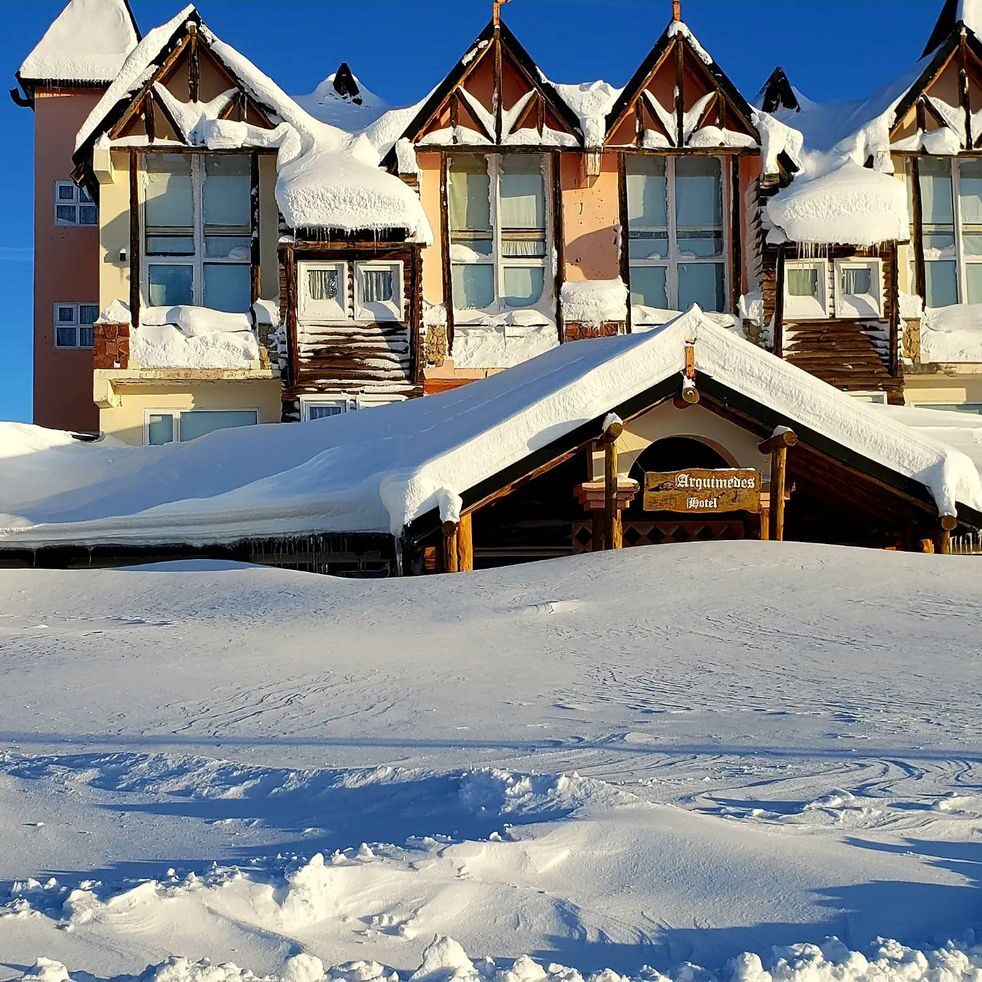 Impressive snowfall in Caviahue, Neuquén.
