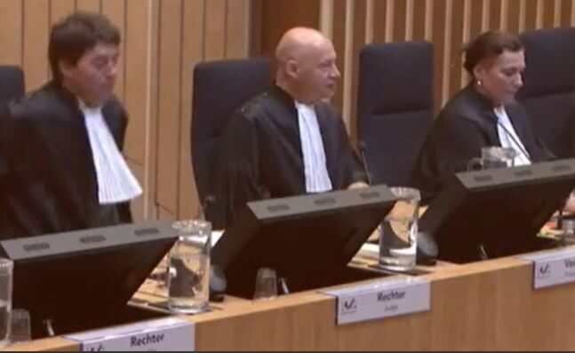 Judge Hendrik Steenhuis (centre), Dagmar Koster (right), and Heleen Kerstens-Fockens (left)