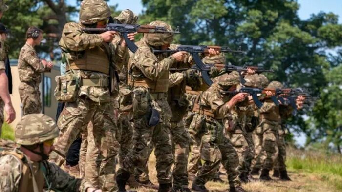 UK Military Begins Training 10,000 Ukrainians