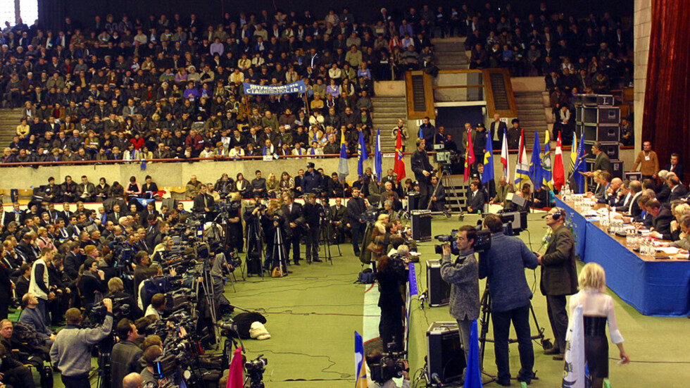 meeting independence donbass 2004