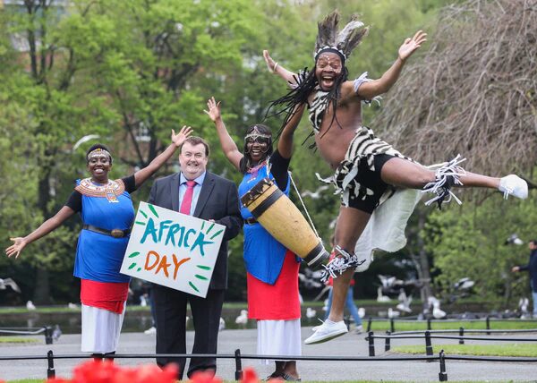 Colm Brophy with Kenyan Dance crew