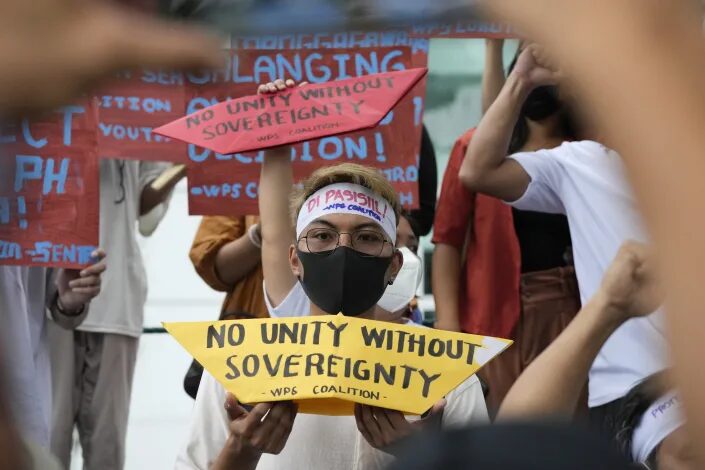 Click to enlarge Philippines protest china