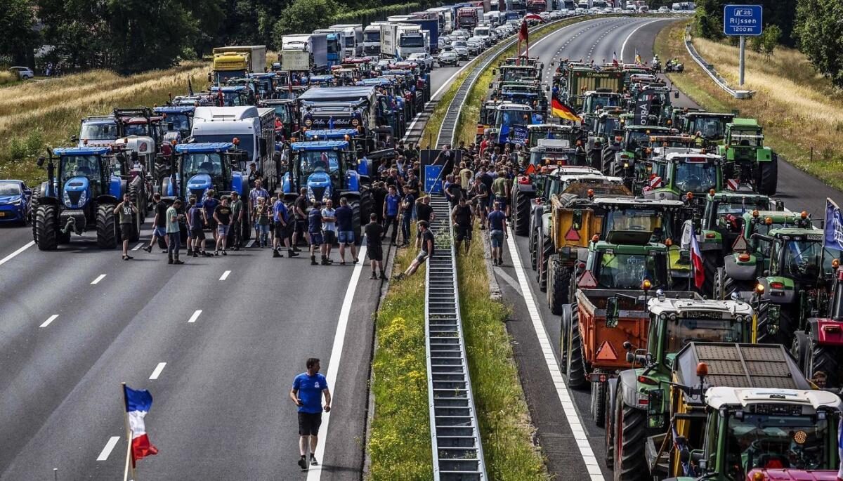 Click to enlarge farm protest netherlands