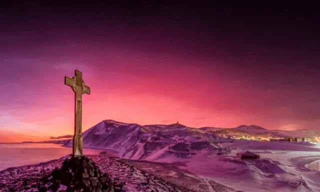 Click to enlarge Vince's Cross afterglow
