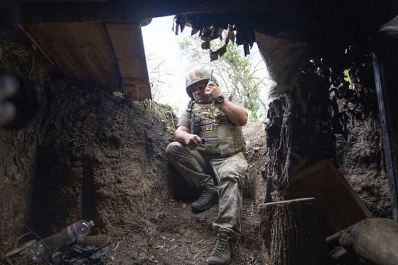 Click to enlarge ukraine soldier bunker