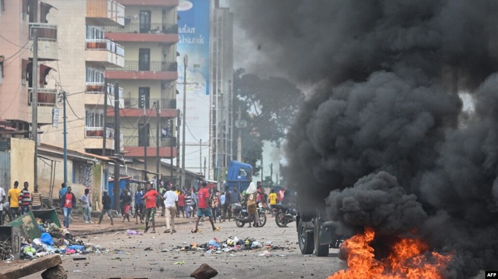 Click to enlarge Guinea protest 2022
