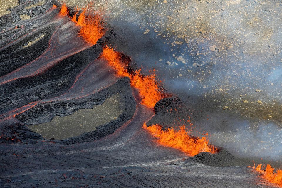 Click to enlarge The eruption in Geldingadalir started at 13:18 today.