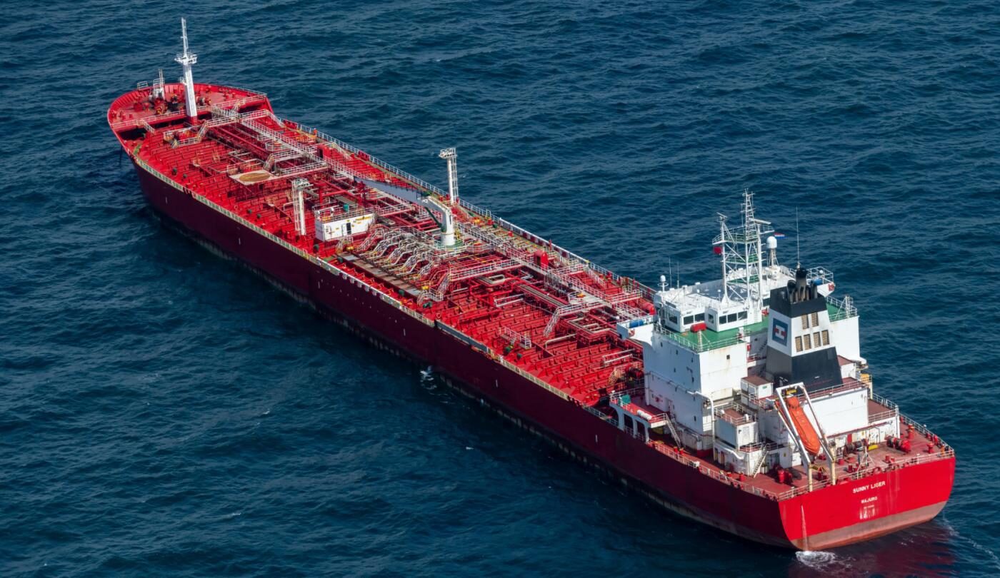 Click to enlarge oil port tanker