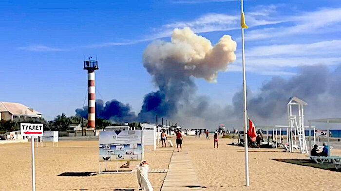 Explosions airfield