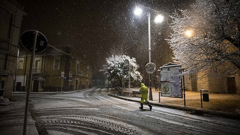 street night snow