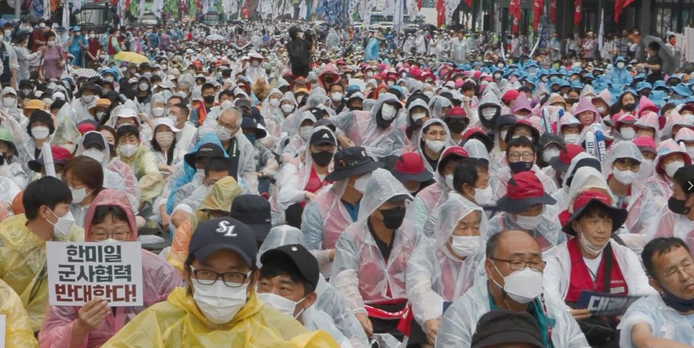 Click to enlarge south korea protest war games