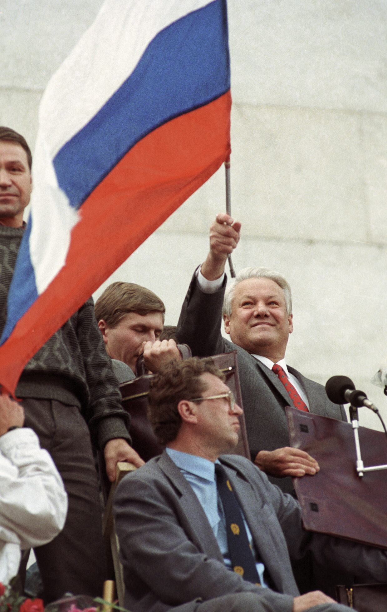 Click to enlarge yeltsin wave russia flag