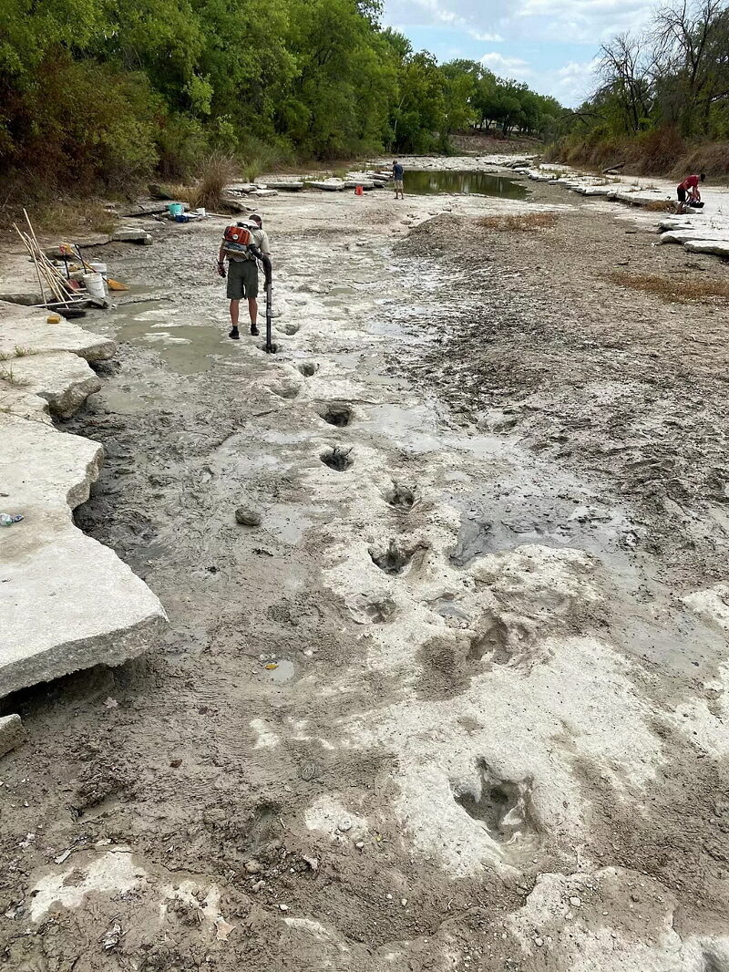 Click to enlarge drought dinosaur footprints texas