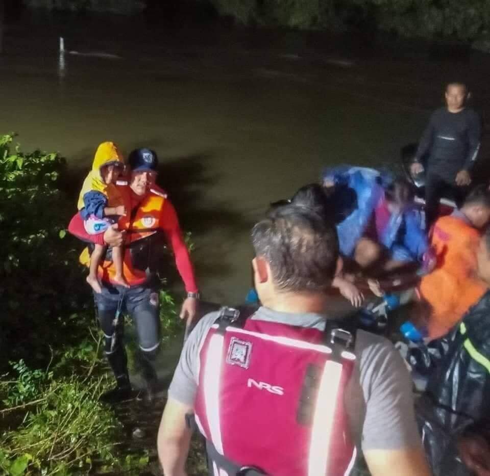 Click to enlarge Flood rescue in Alaminos City, Pangasinan after heavy rain from Tropical Storm Ma-On (Florita), 24 August 2022