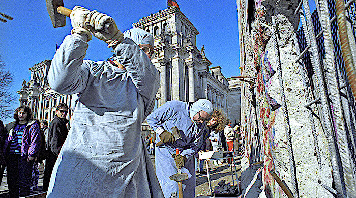 Click to enlarge berlinwall