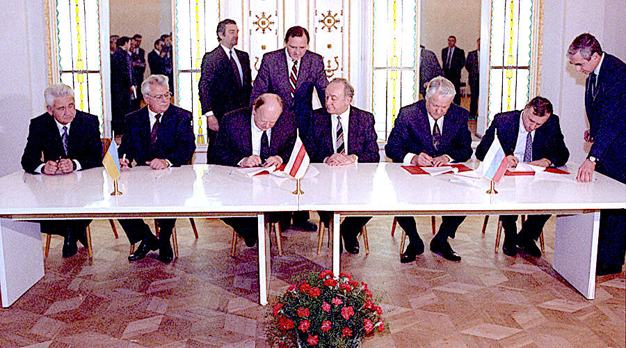 Click to enlarge Group seated