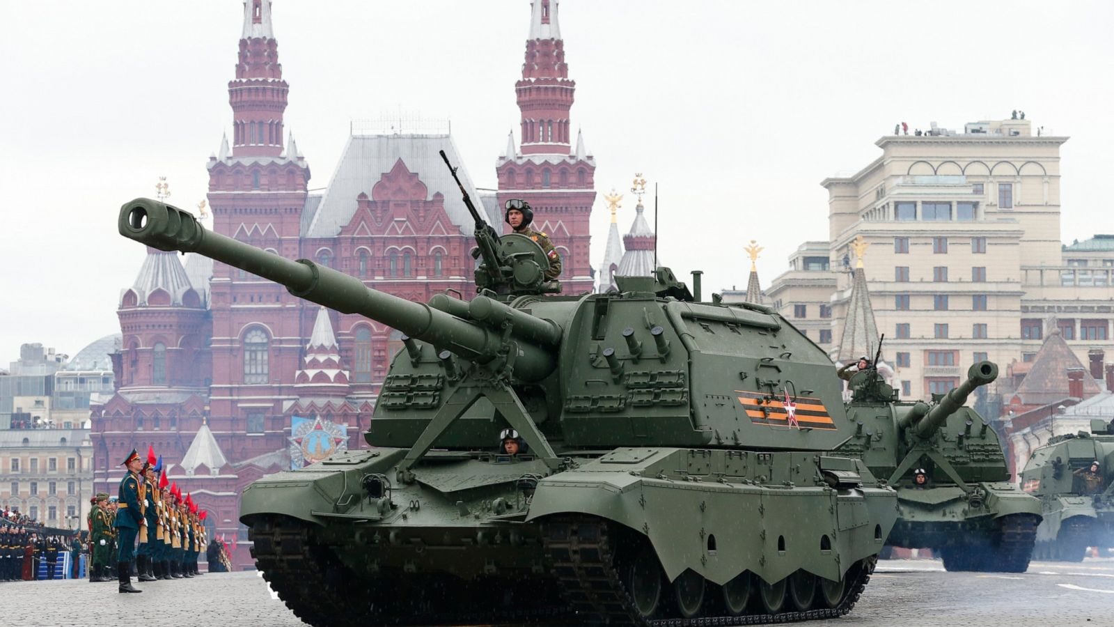 russian howitzer red square