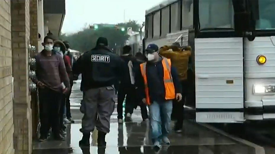 Click to enlarge illegal migrants released US