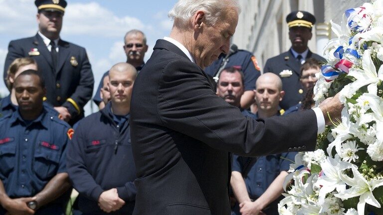 joe biden wreath