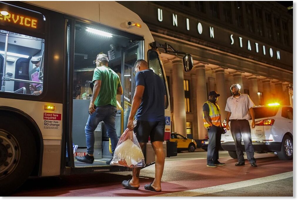 Migrants bussed to sanctuary city Chicago are promptly shipped off to