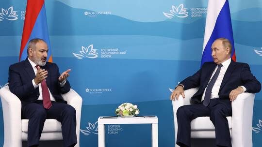 Click to enlarge pashinyan and putin