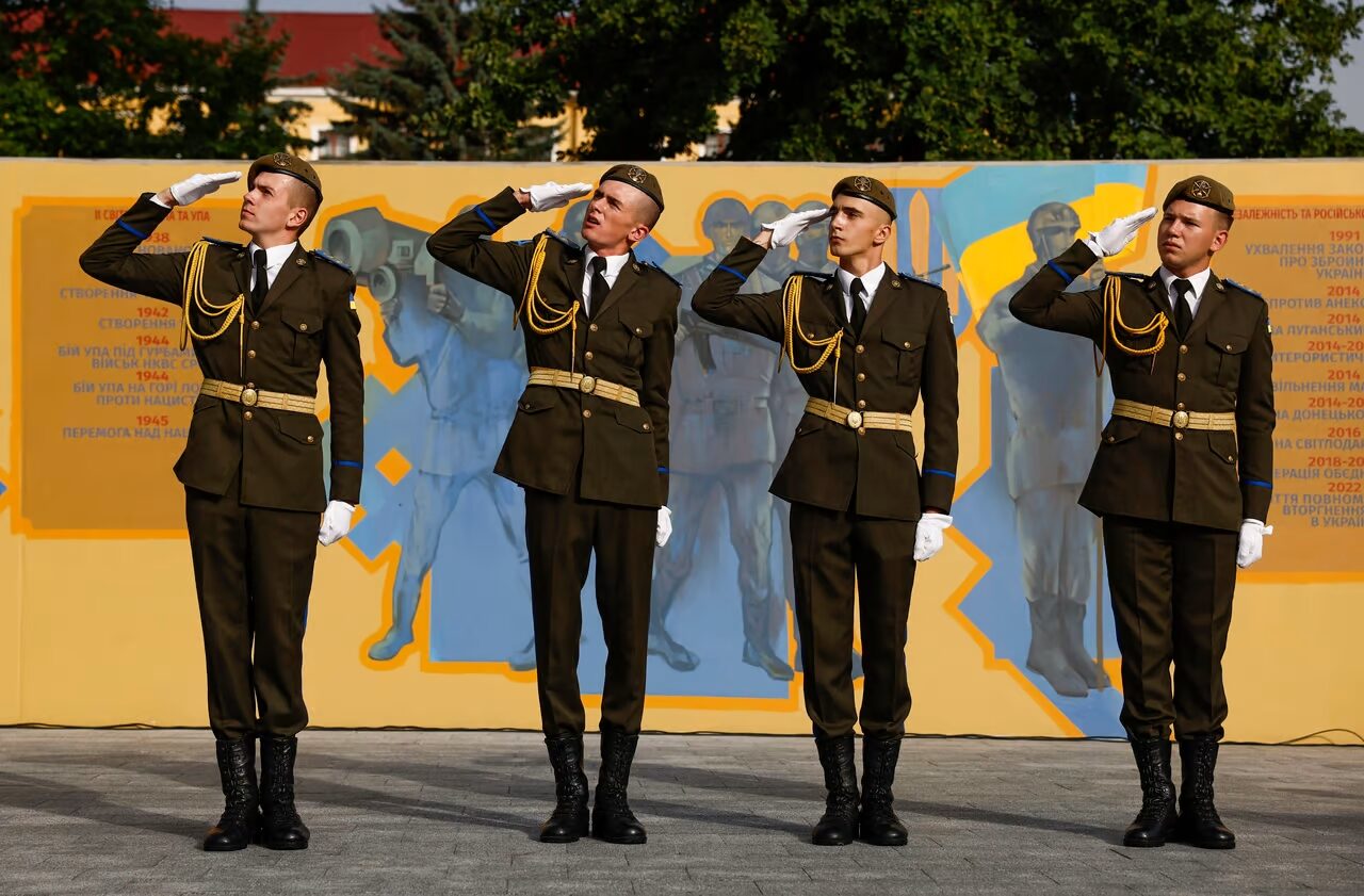 Click to enlarge ukraine flag raising