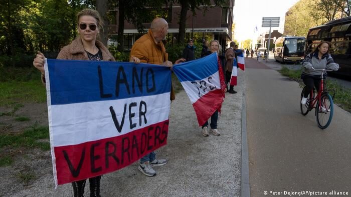 Click to enlarge Netherlands protesters