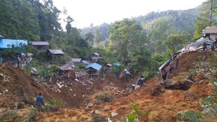 Click to enlarge The location of the community gold mine in the Kukur area, Buluh Kuning Village, Sungai Durian District, Kotabaru Regency, South Kalimantan Province experienced a landslide, Tuesday