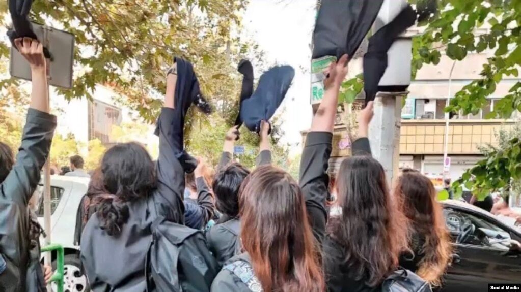Click to enlarge hijab, headscarves, Iranian students, Iran, protests, Mahsa Amini