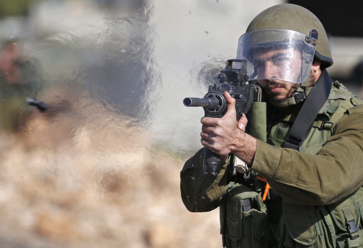 israel soldier fire gun