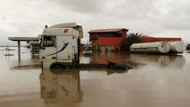 Weeks of flooding across Nigeria have killed more than 600 people and decimated thousands of square kilometers of farmland, officials said. Disruptions to gas production could potentially affect exports to Europe.