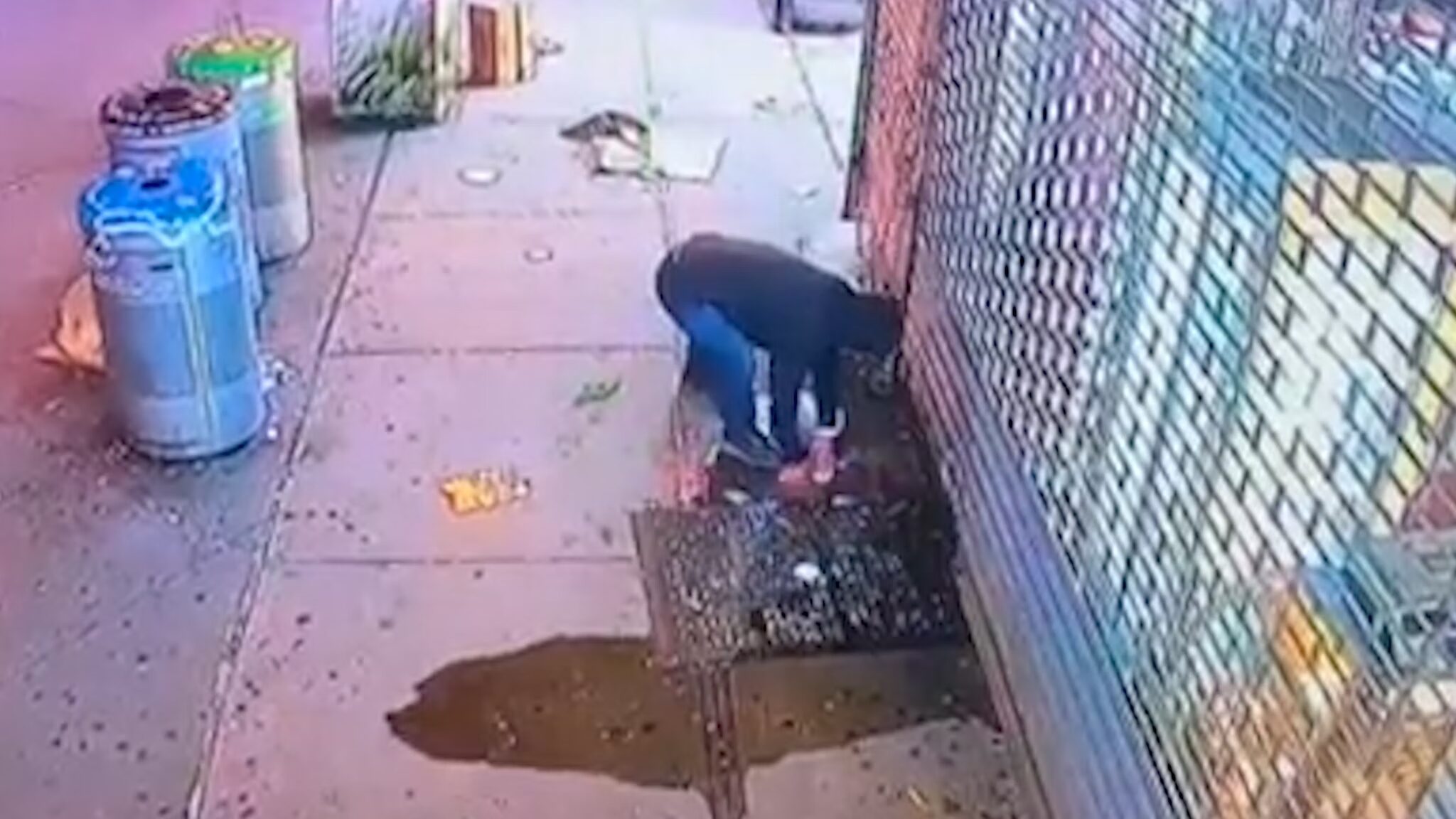 idiot attempting arson restaurant